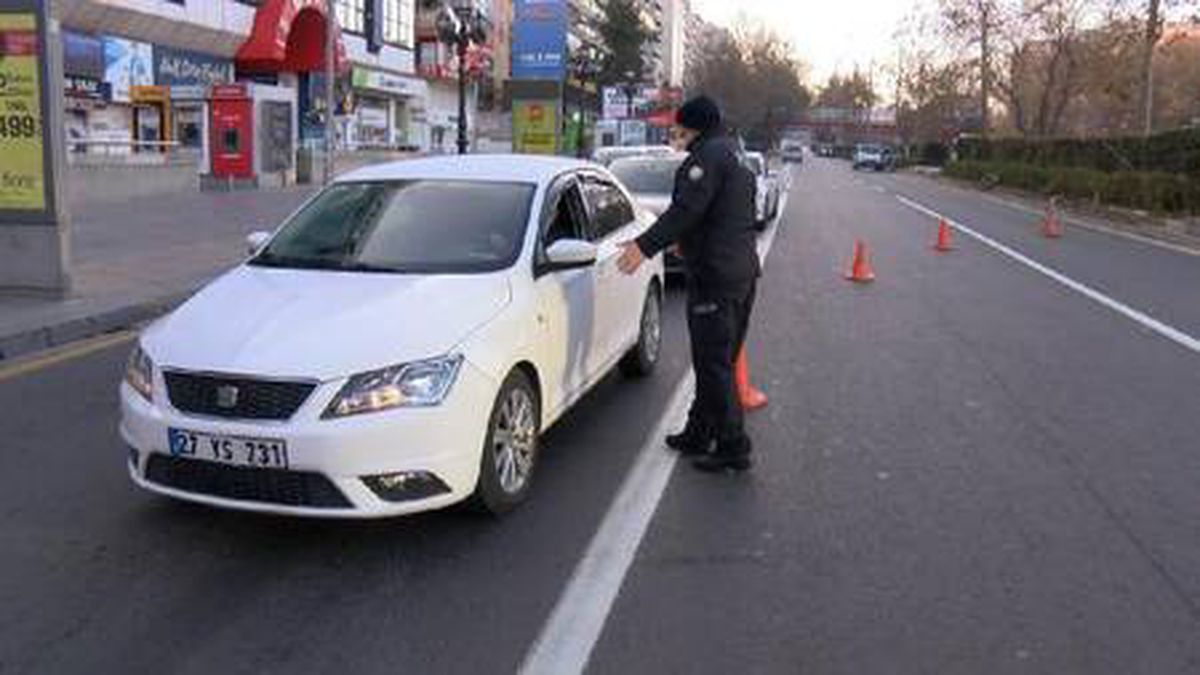 Ankara\'da, kısıtlamanın ikinci gününde de sokaklar bomboş