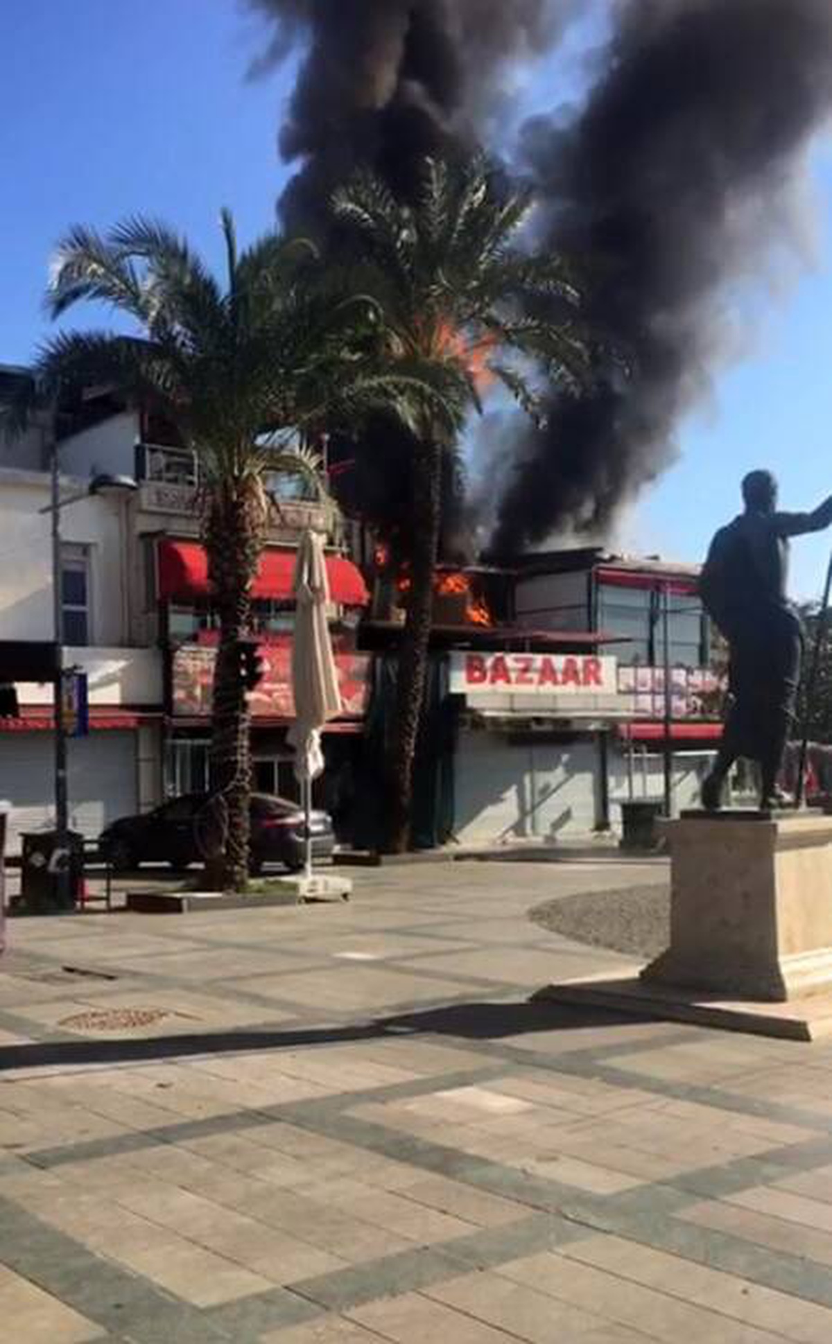 Antalya\'da, Kaleiçi\'ndeki dönerci dükkanında yangın