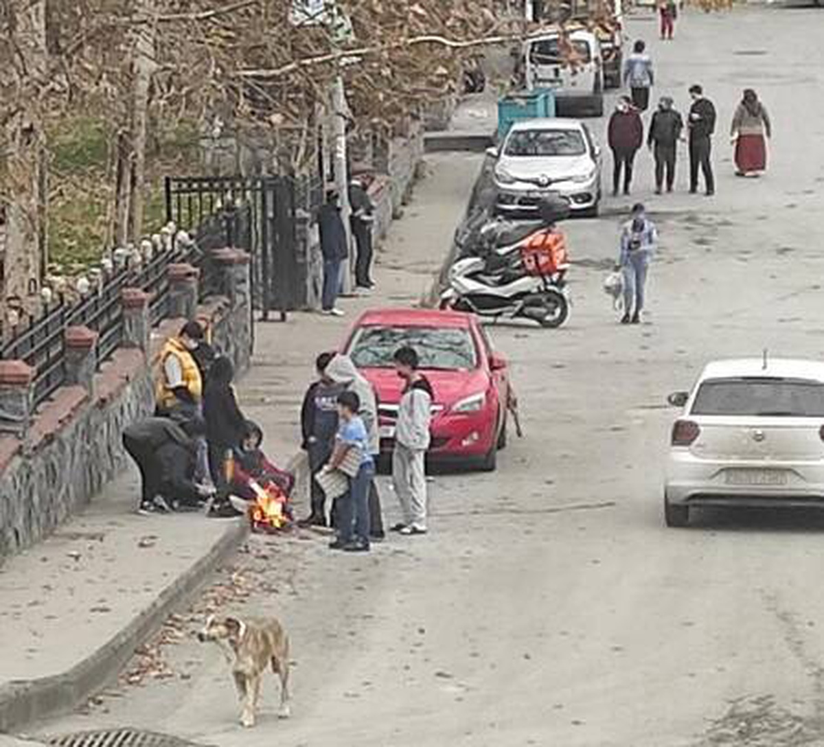 Son dakika haberleri! Beyoğlu\'nda sokağa çıkma kısıtlamasında çocuklar dışarı çıktı
