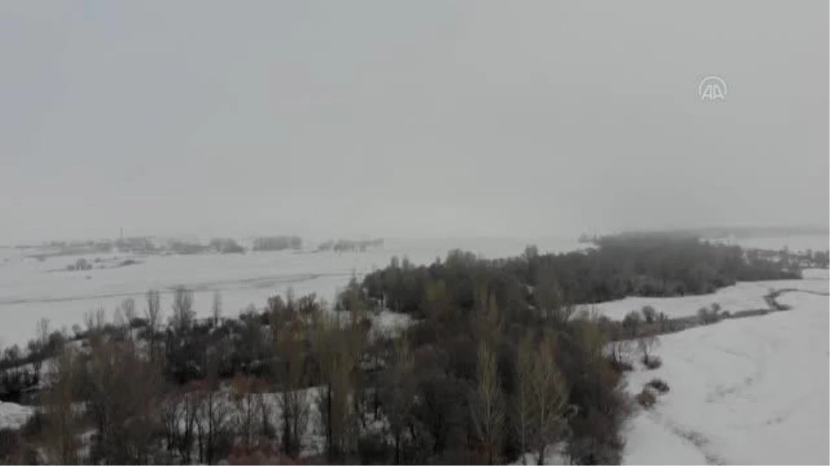 Sabah etkili olan kar, kenti beyaza bürüdü