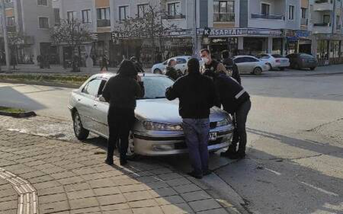 Düzce?de sokağa çıkma kısıtlamasına uymayanlara ceza kesildi