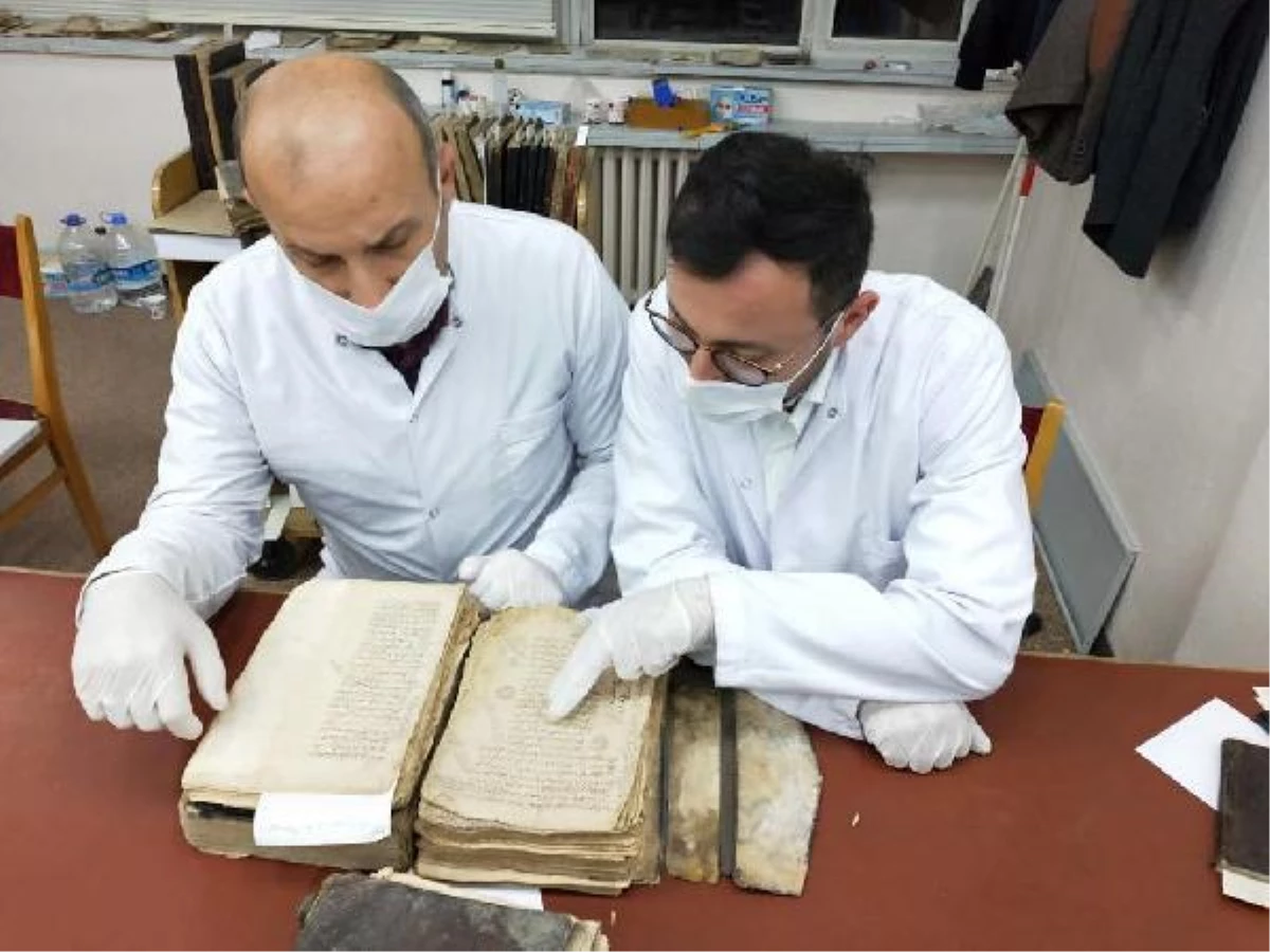 Eruzurum\'daki kütüphanede Kadı Beyzavi\'ye ait 750 yıllık Kuran tefsiri nüshası bulundu