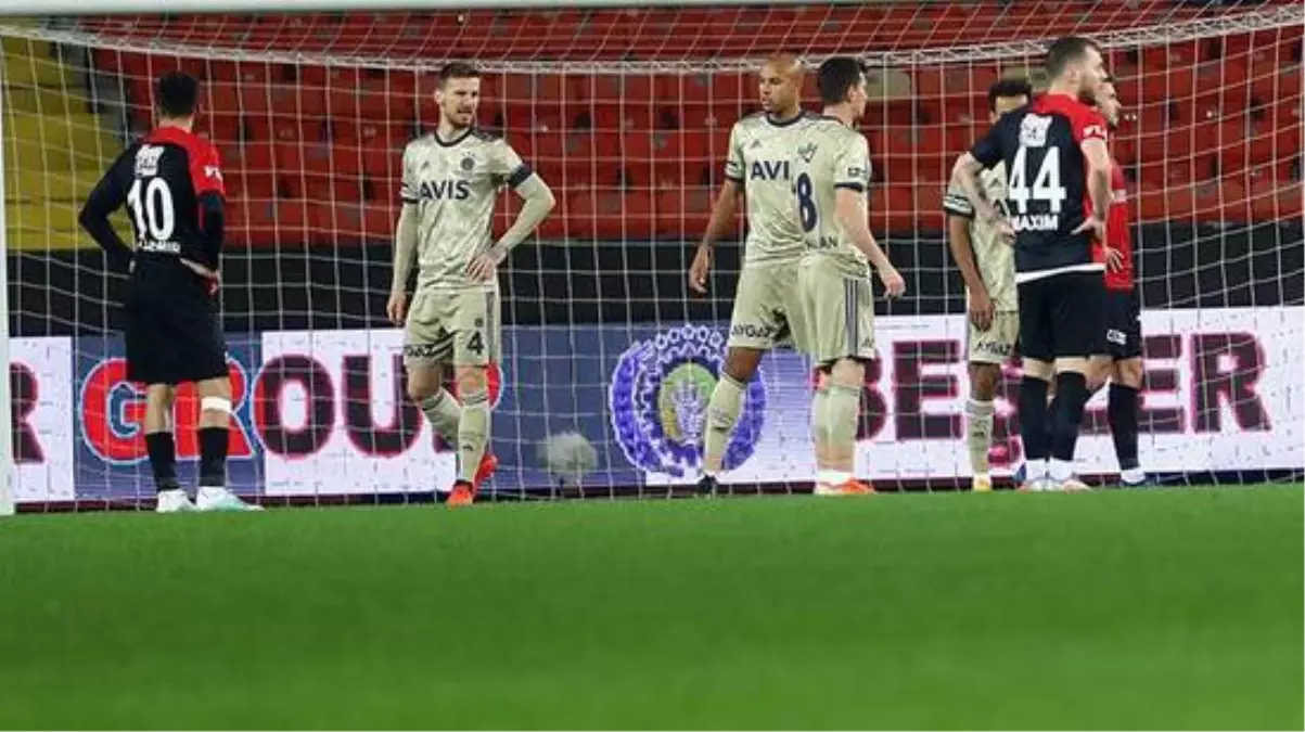 Fenerbahçe\'nin stoperleri, Avrupa\'nın en fazla penaltı yaptıran savunmacıları oldu