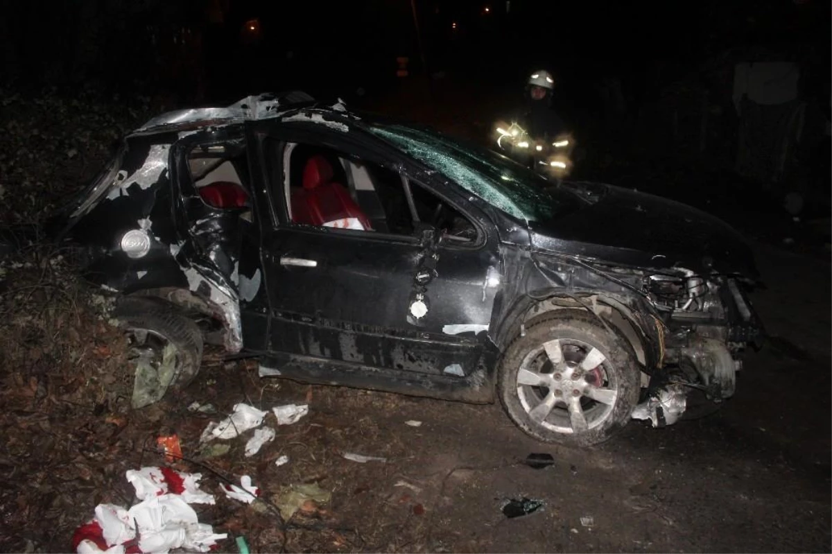 Hakimiyetini kaybeden araç elektrik direğine çarptı: 1 ölü