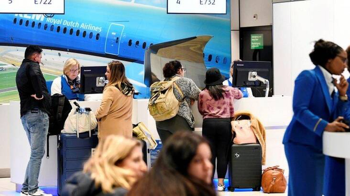 Hollanda İngiltere\'den gelen yolculara uçuş yasağı getirdi, yeni mutasyon Belçika\'da da görüldü