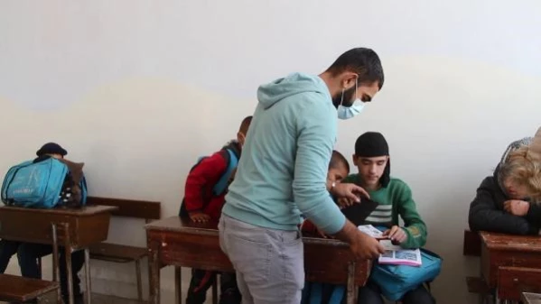 İdlib'de görme engelliler için açılan okulda öğretmenler de görme engelli