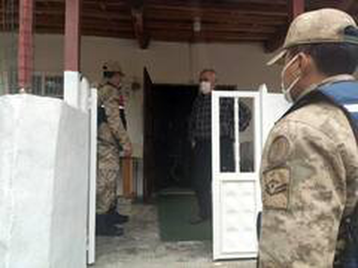 Son Dakika | Jandarma kısıtlamada yaşlıların yardımına koştu