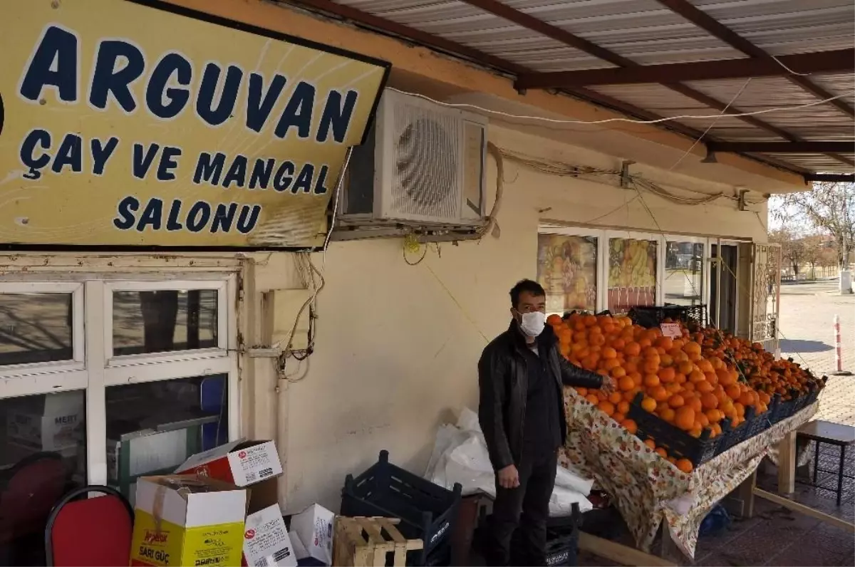 Kapatılan kahvehane ve çay ocağı işletmecilerinden manav hizmeti