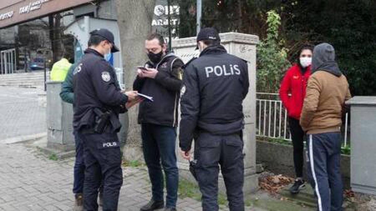 Kısıtlamayı ihlal etti, izin belgesinin evdeki pantolonunda olduğunu söyledi
