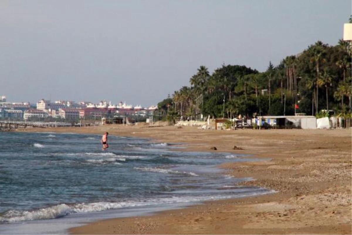 Manavgat\'ta kısıtlamada sahiller boş kaldı