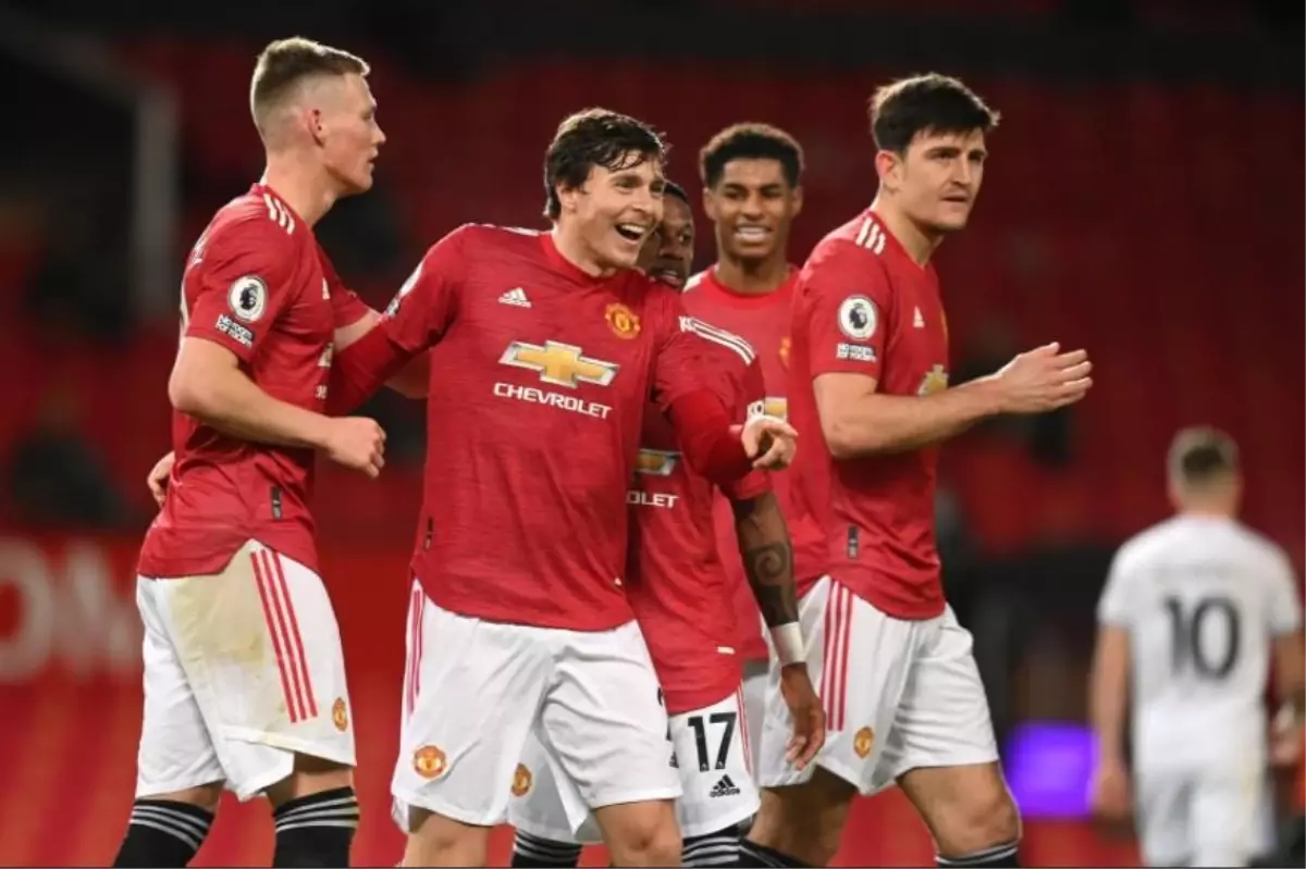 Manchester United, sahasında Leeds United\'ı 6-2\'yle geçti