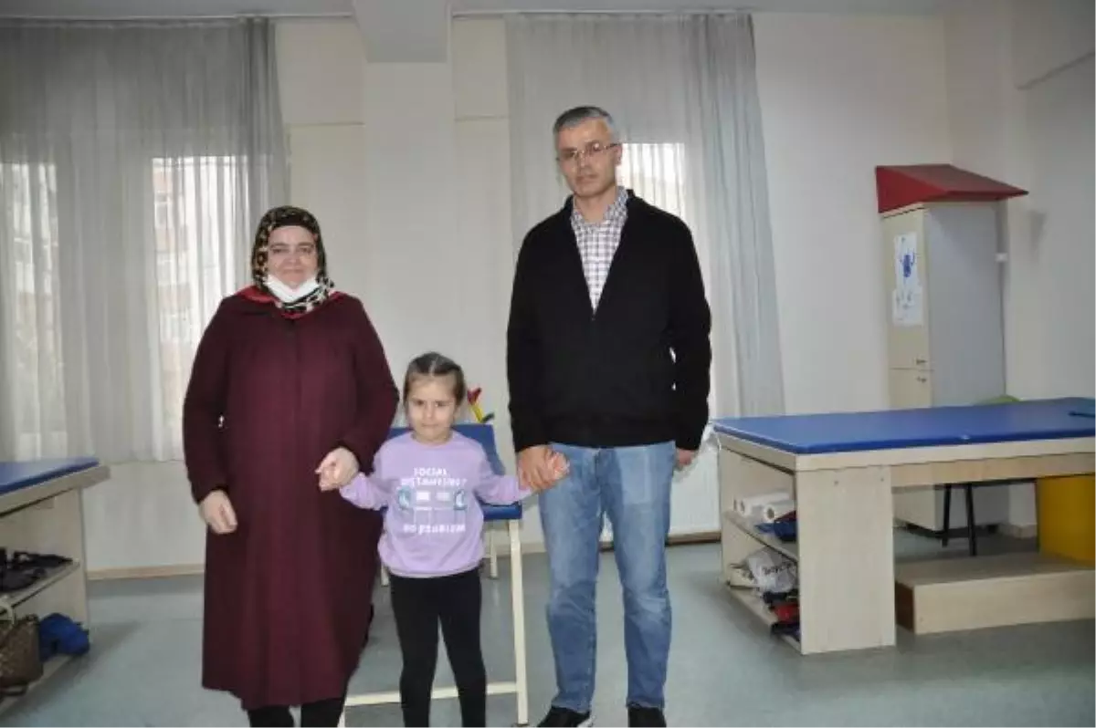 Serebral palsi hastası 7 yaşındaki Elif Hira yaşam sevinciyle örnek oluyor