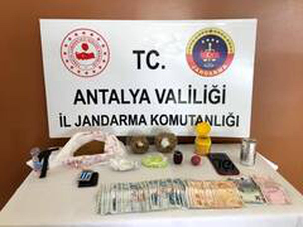 Turistlere uyuşturucu satan şüpheliye jandarma baskını