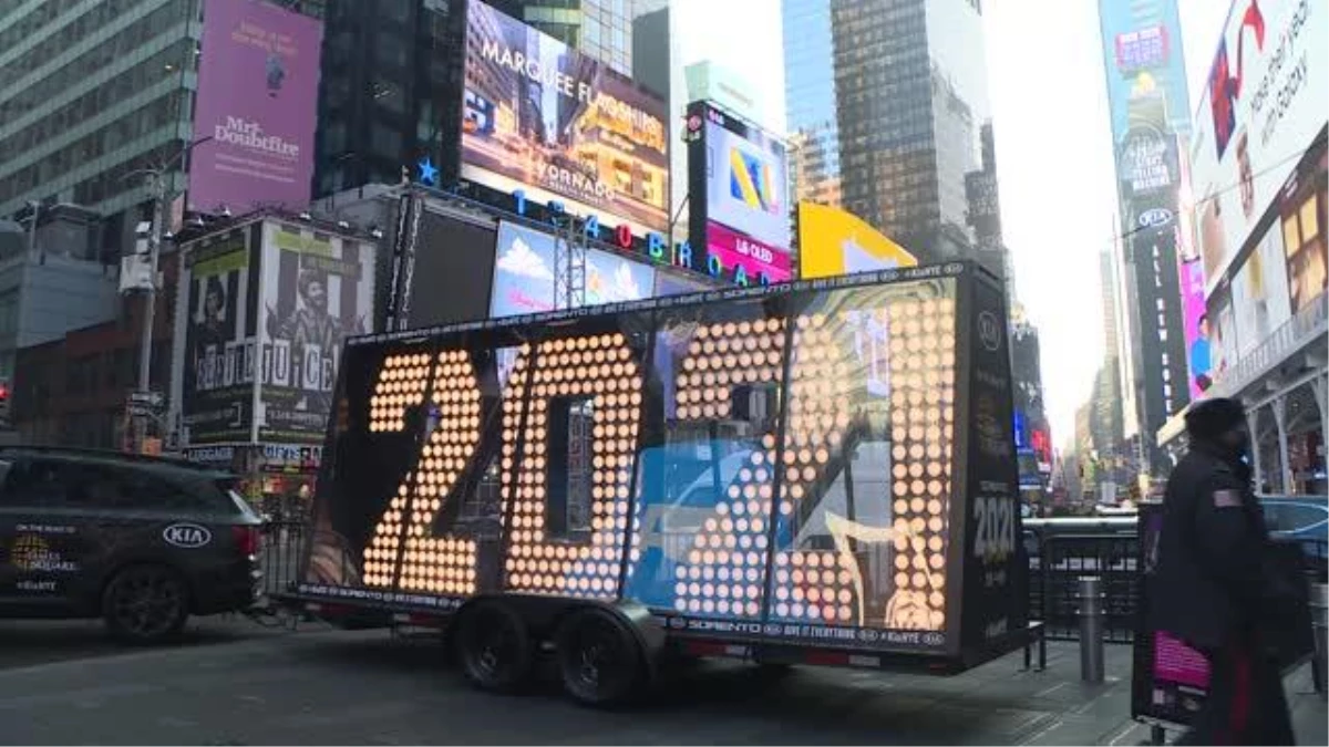 2021 numerals arrive in Times Square