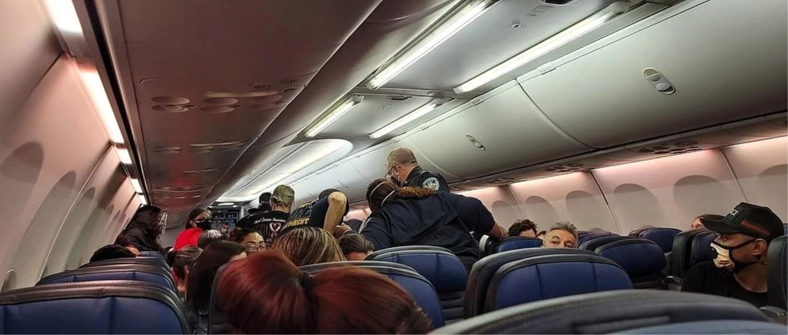 Son dakika haber... ABD\'de bir yolcu uçakta Covid-19 nedeni ile hayatını kaybetti