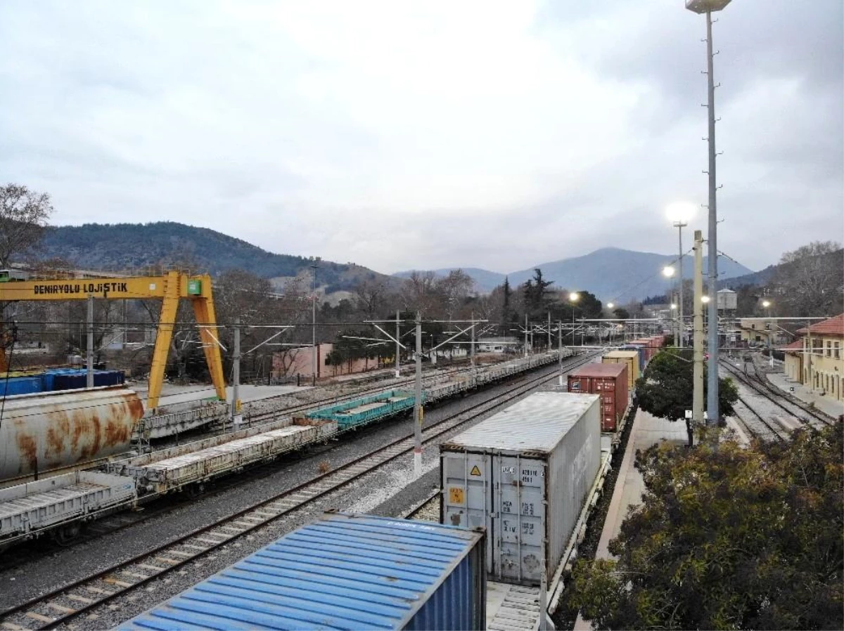 Çin\'e gidecek 42 vagon ve 42 konteynerlik ihracat treni böyle görüntülendi