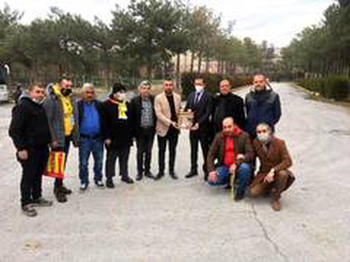 Derginin ilk sayısı Kulüp Başkanı Adil Gevrek\'e verildi