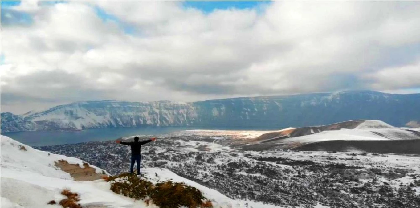 Son dakika haber | Dünyanın ikinci büyük krater gölünden muhteşem kış görüntüleri