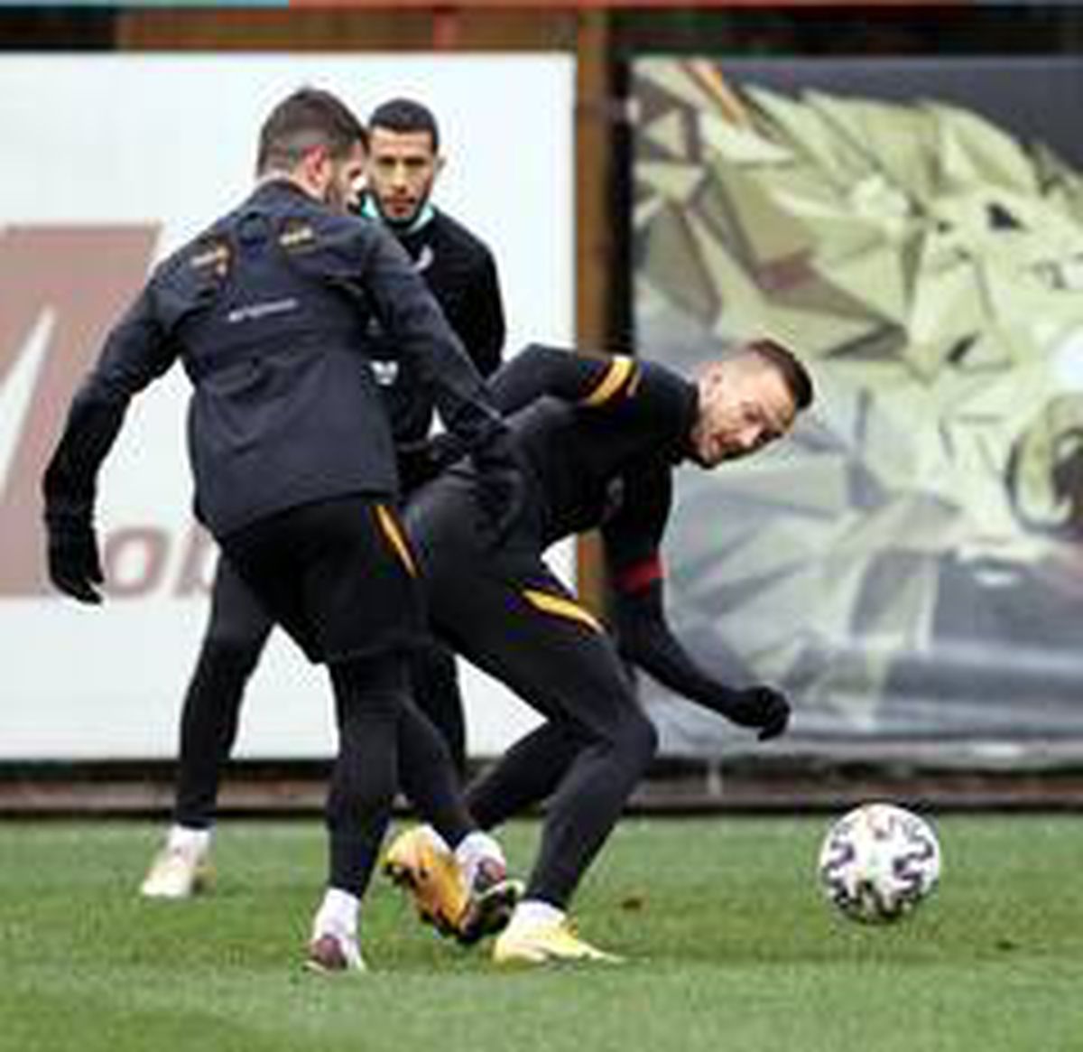 Galatasaray\'da Etobo antrenmanı yarıda bıraktı