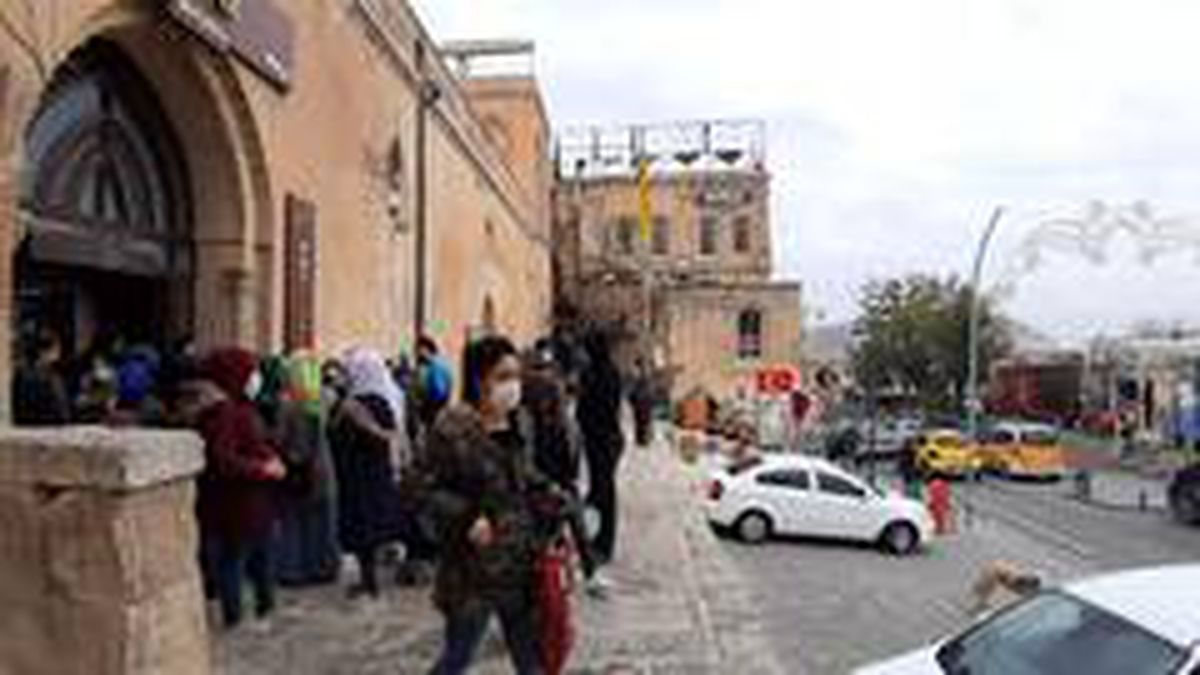 Mardin\'de korona virüs kuyruğu