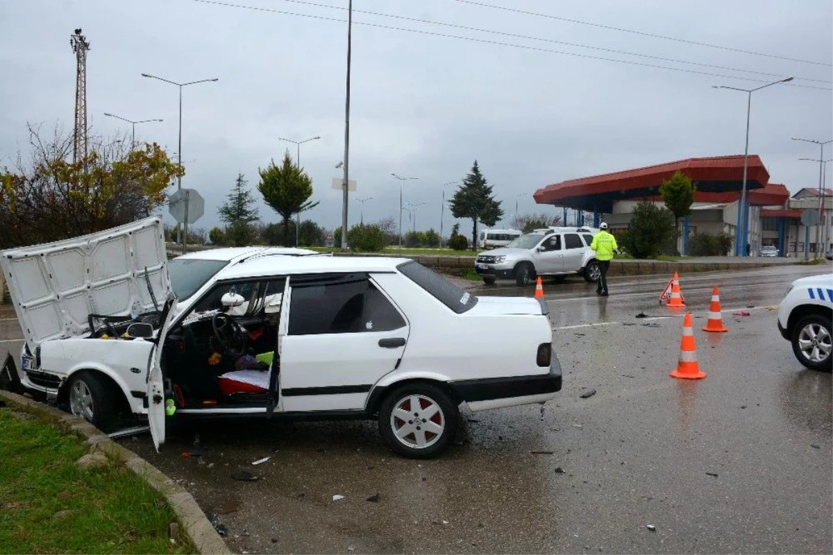 Son dakika haberi: - Sinop\'ta kavşakta kaza: 1 yaralı