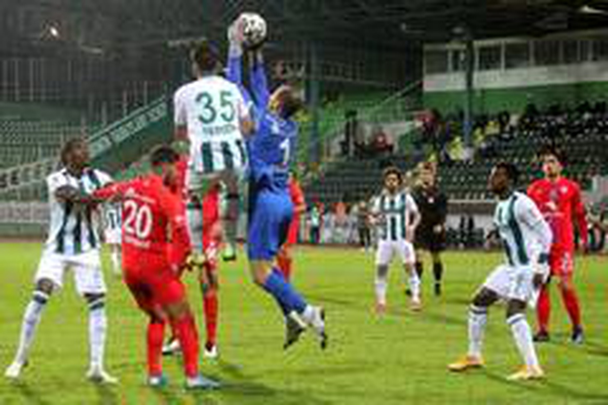 TFF 1. Lig: Giresunspor 0 Altınordu: 0 (İlk yarı)