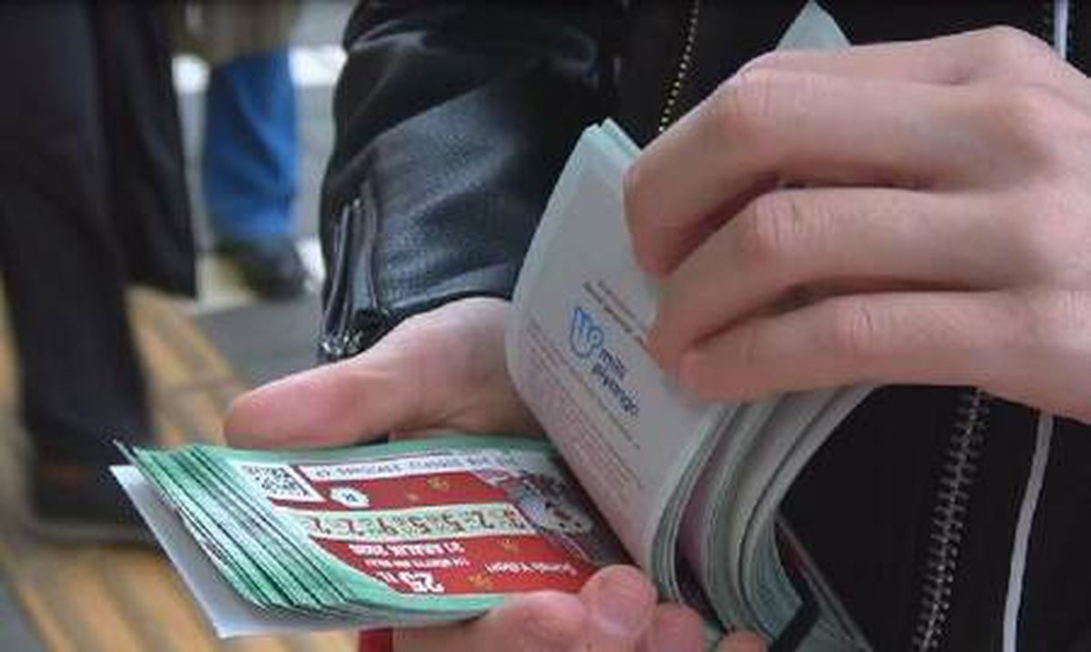 Trabzon\'da Milli Piyango\'nun 100 milyon lira ikramiyeli yılbaşı biletlerine talep yüksek