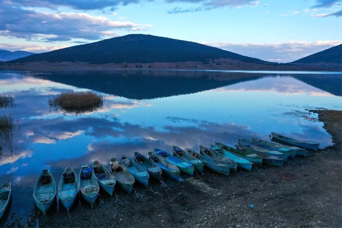 Türkiye\'nin yerleşim yeri bulunan tek göl adası \'Mada\' her mevsim farklı bir renk sunuyor