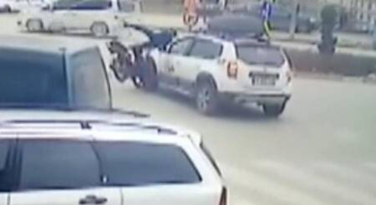 Cip ile motosikletin çarpıştığı kaza kamerada