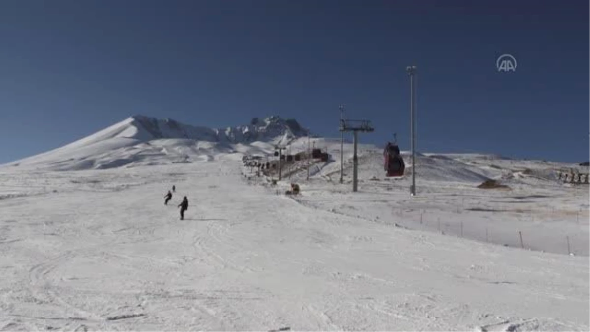 Erciyes Kayak Merkezi yurt içi ve dışından ilgi görüyor