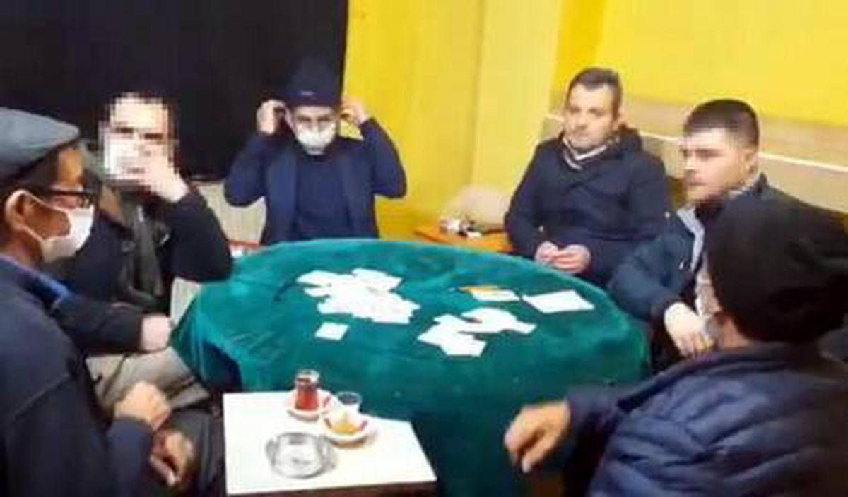 Eski dernek binasında kumar oynarken yakalanan 25 kişiye 78 bin 750 lira ceza