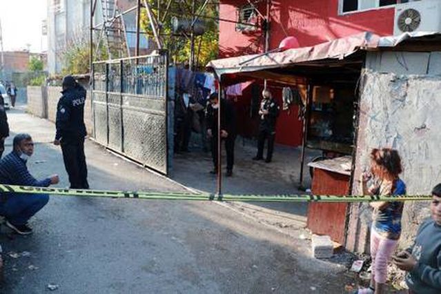 Ev hapsinde, başından tabancayla vuruldu