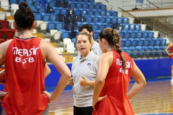 İşitme Engelli Kadın Basketbol Milli Takımı'nda yeni antrenör Özlem Şencan oldu