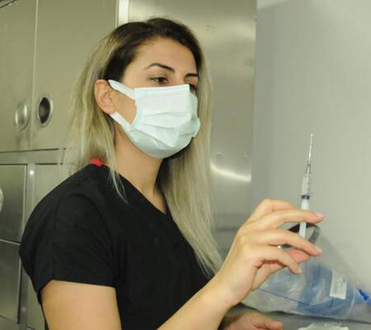 Koronavirüsü yenen hemşire: Maskesiz dolaşanlar keşke pandemi servisini görse