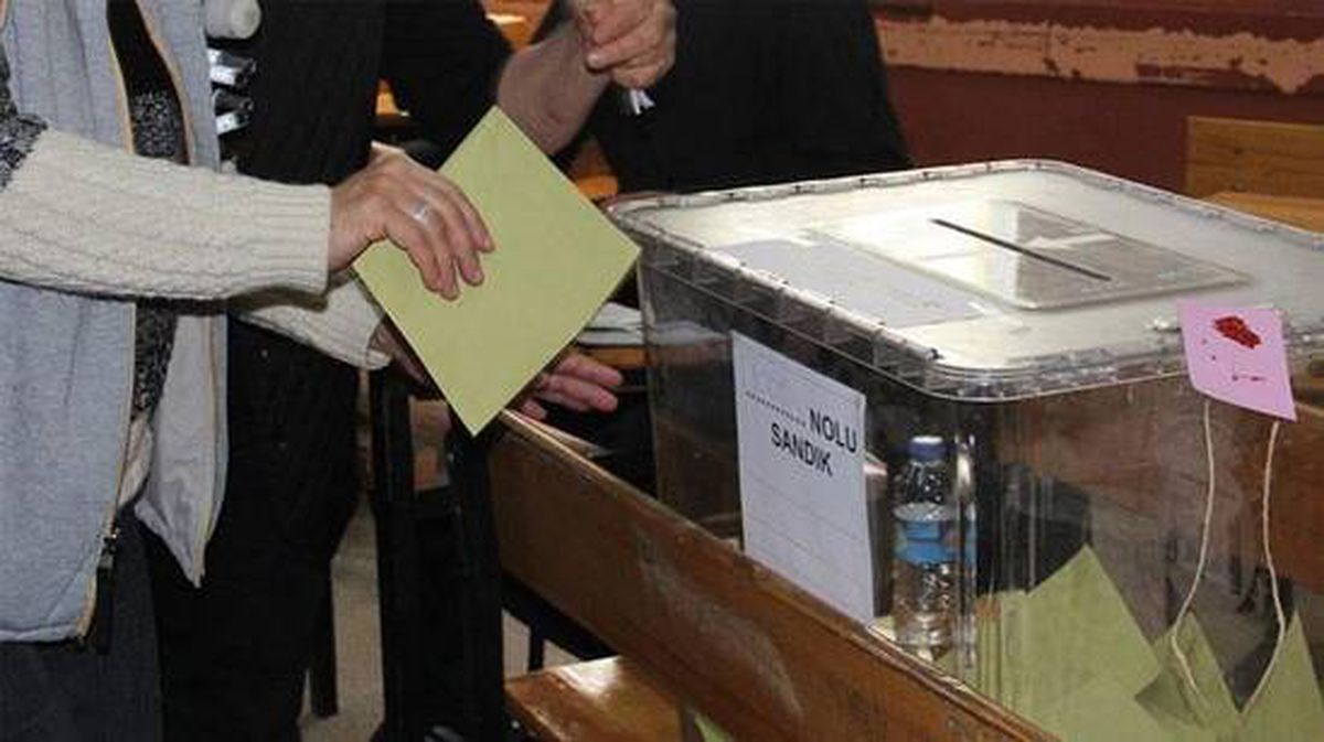 Metropoll'ün anketine göre Kürt seçmenin %29,3'ü AK Parti'ye, %32'si HDP'ye oy veriyor