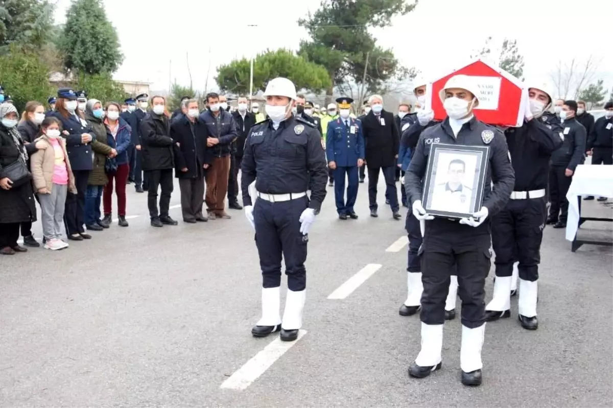 Susurluk\'ta görevi başında şehit olan polis memuruna tören