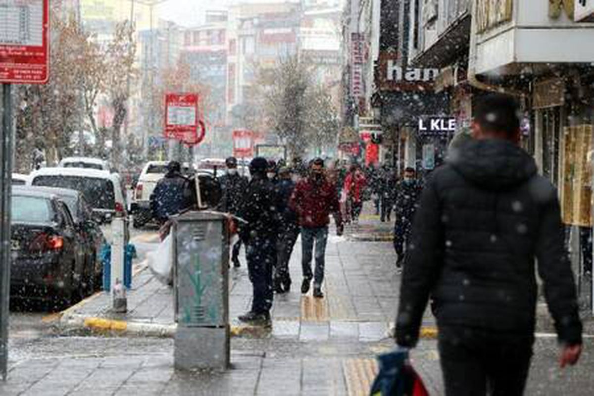 Van\'da yağan kar vatandaşları sevindirdi
