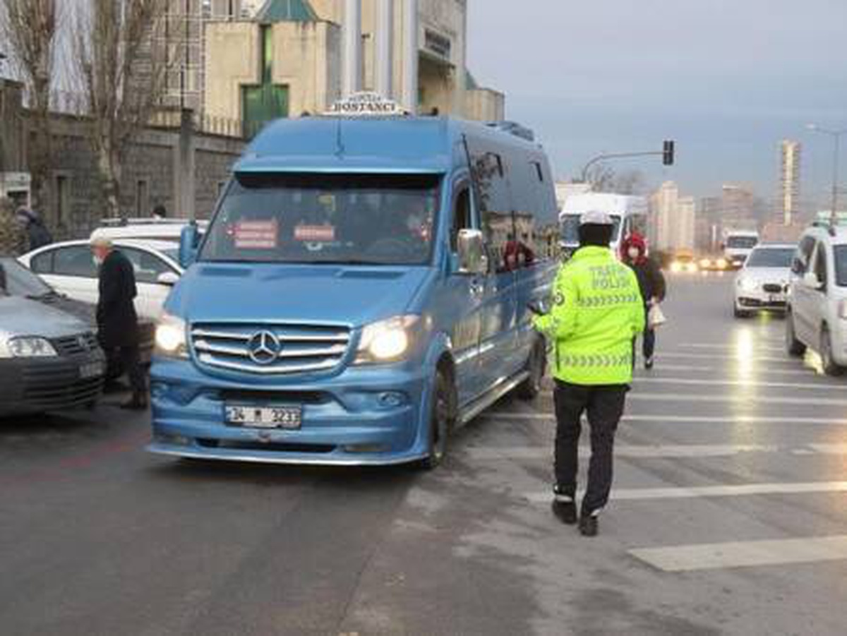 Ataşehir\'de toplu taşıma araçlarında koronavirüs denetimi