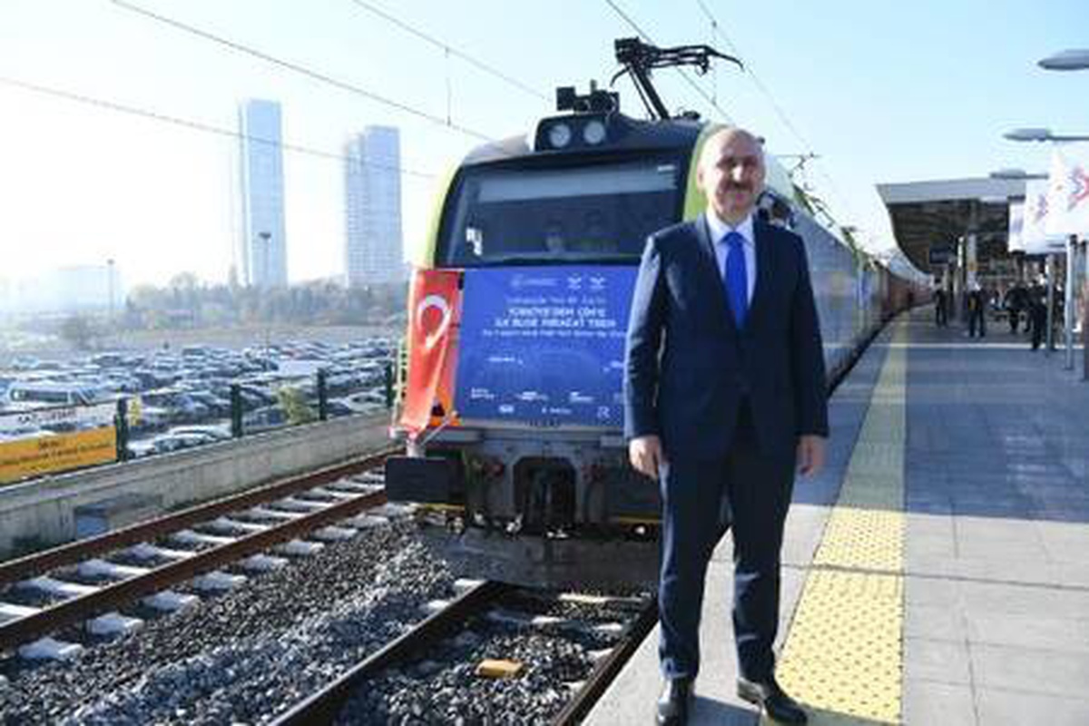 Bakan Karaismailoğlu: İlk ihracat trenimizin Çin\'e ulaşması büyük bir hayalin gerçek olduğunun kanıtı