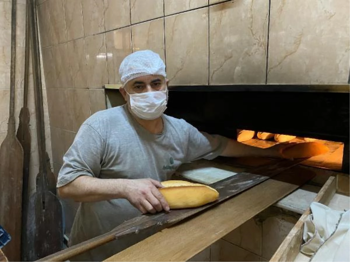 Fırında ekmek yaparak yeni türkü albümünü hazırlıyor