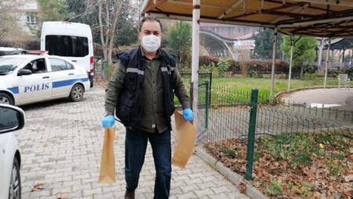 Göç İdaresi bahçesindeki çöp konteynerinde tabanca bulundu