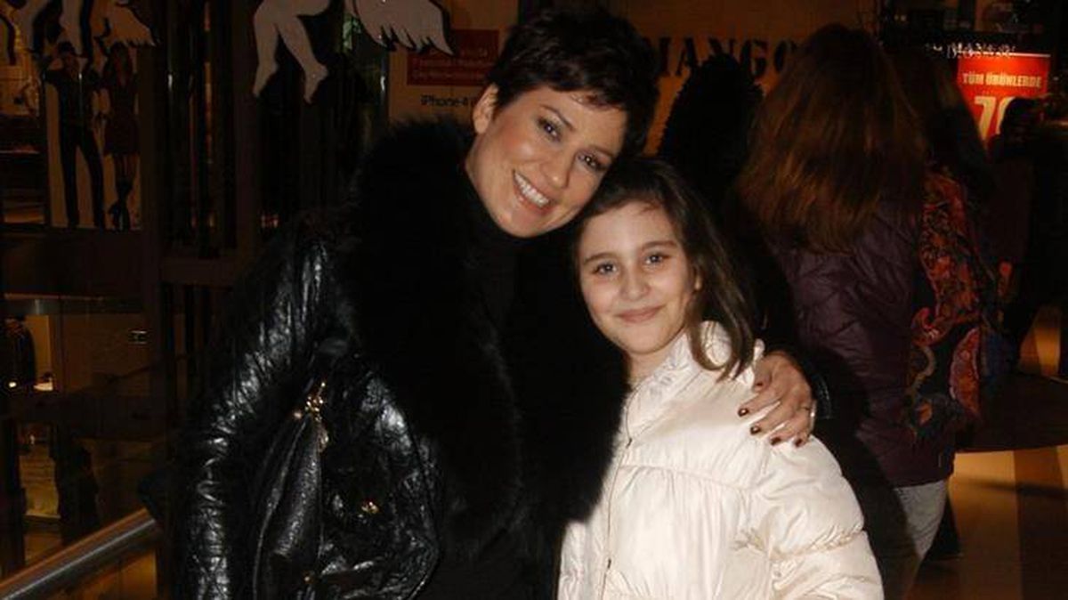 İclal Aydın\'ın 18 yaşındaki kızı Zeynep Lal, güzelliğiyle herkesi hayran bıraktı