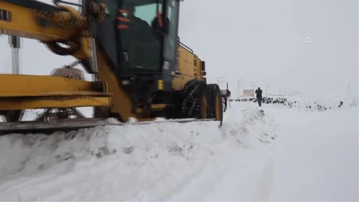 Iğdır\'da ulaşıma kapanan köy yollarının açılması için çalışma başlatıldı