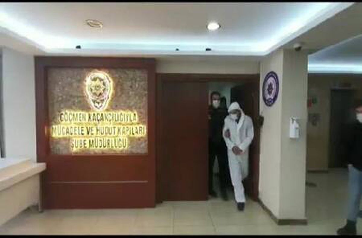 Son dakika haberleri | (Ek görüntülerle)İSTANBUL MERKEZLİ OPERASYONDA GÖÇMEN KAÇAKÇILIĞI ŞEBEKESİ ÇÖKERTİLDİ