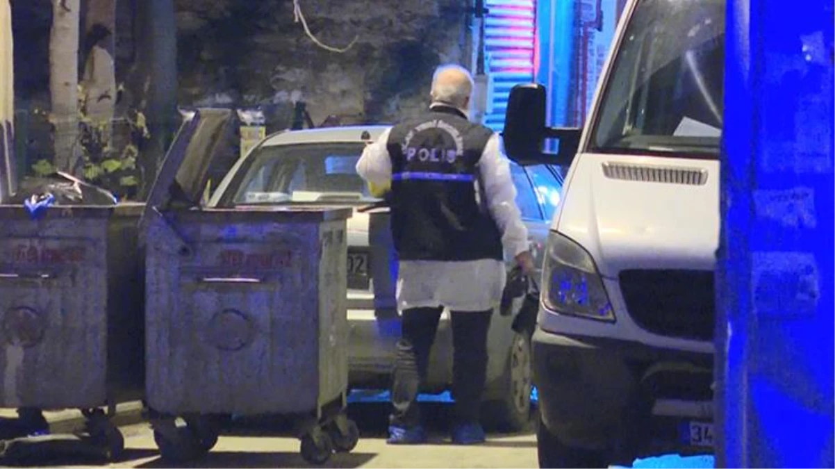 Kadıköy\'de esrarengiz olay! Yanan araçtan 2 kişinin cansız bedeni çıktı