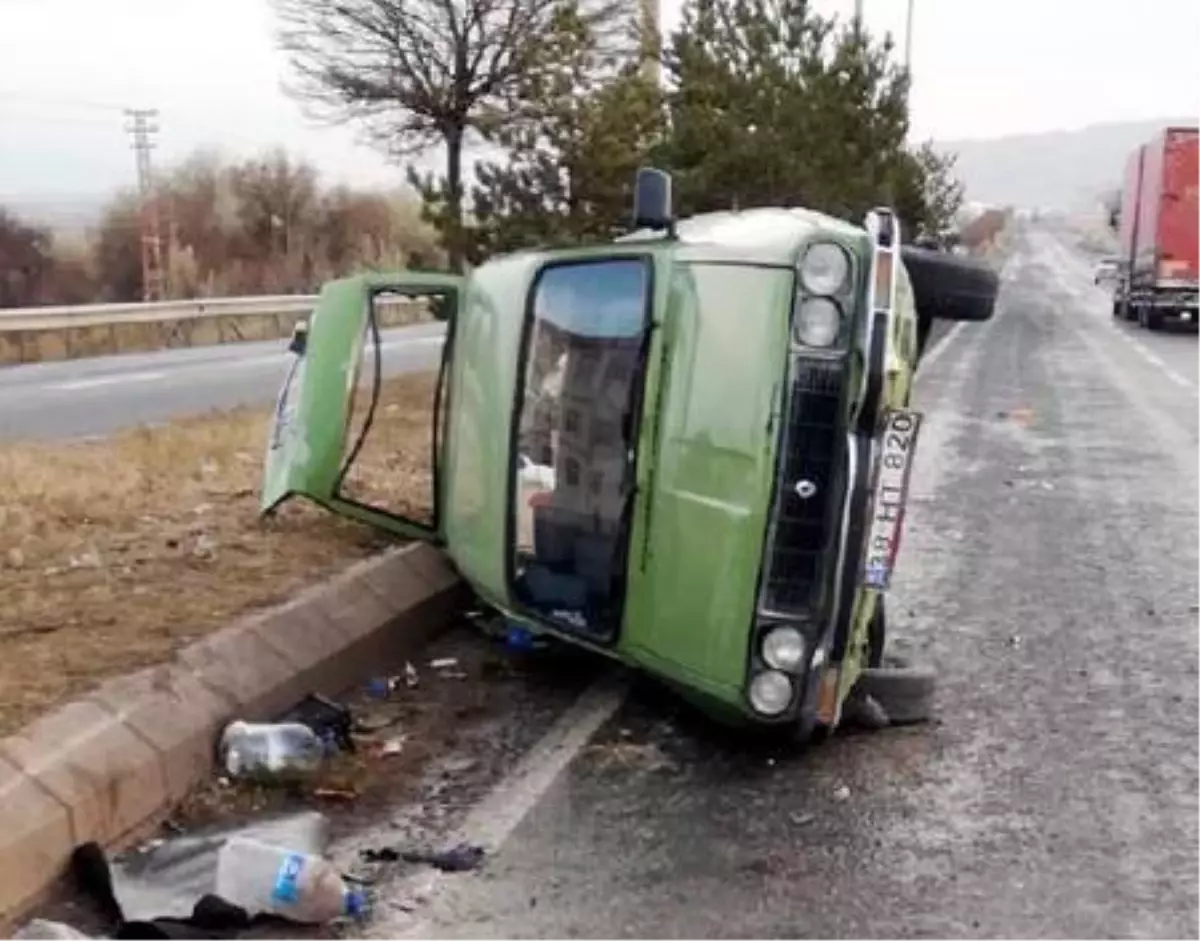 Kayseri\'de TIR, otomobile çarptı: 4 yaralı