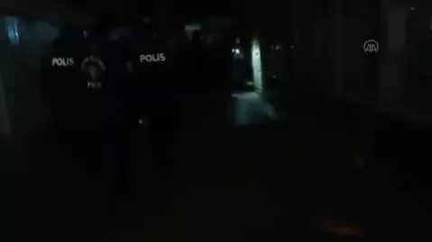 Kumar oynadıkları masanın altında yakalanan şüphelilere para cezası Kumar oynadıkları masanın altında yakalanan şüphelilere para cezası