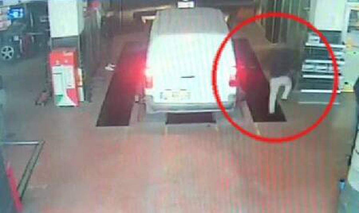 Lastik sormak için girdiği iş yerinde \'rot ayarı\' kanalına düştü