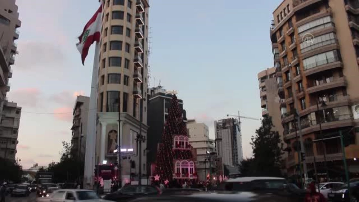 Lübnanlı Hristiyanlar Beyrut Limanı\'ndaki patlama nedeniyle buruk bir Noel Bayramı\'na hazırlanıyor