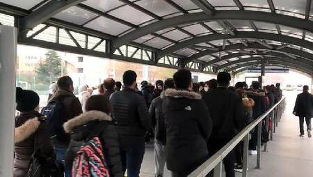 METRO VE METROBÜSTE SABAH YOĞUNLUĞU